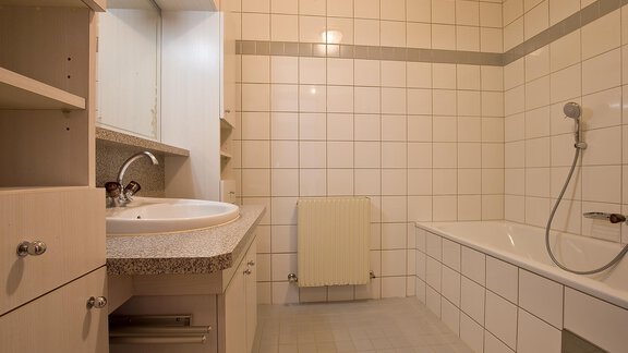 Badezimmer mit Badewanne - Apart Auer Umhausen - Umhausen