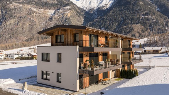 Haus linke Seite Winter - Apart Dorhoam - Umhausen