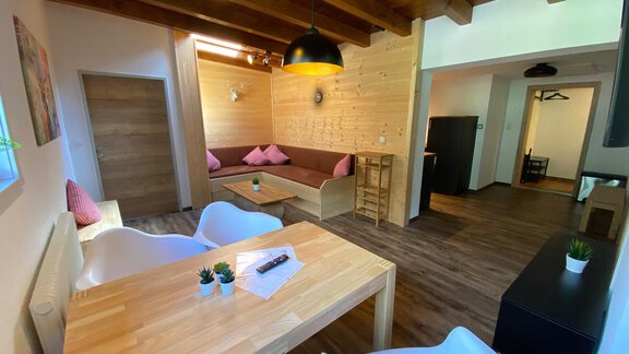 Wohnzimmer mit Essbereich - Apartment Top 8 - Umhausen
