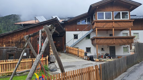 Garten und Aufgang - Arche Dorfzentrum - ARCHE-OETZTAL-Dorfzentrum - Umhausen