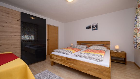 Schlafzimmer EG - Ferienwohnung Martina - Umhausen