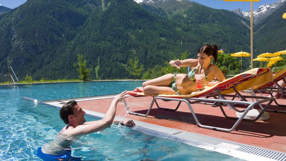 Vivea Hotel Umhausen - Außenpool - Vivea 4* Hotel Umhausen im Ötztal - Umhausen