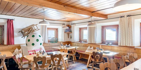 Gaststube mit Ofen - Amberger Hütte - Gries