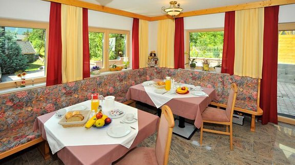 Frühstück und Aufenthaltsraum - Haus Gisela - Haiming