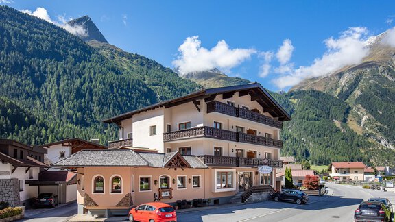 Felsenhof-Längenfeld-Ötztal-Tirol-Aussenansicht-So - Apart Felsenhof - Huben