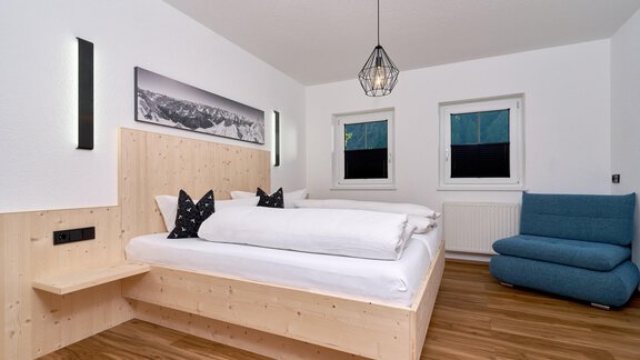 Schlafzimmer mit Badewanne/WC - Apart Marcello - Huben