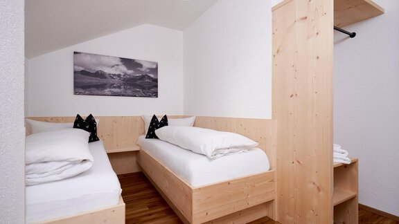 Schlafzimmer mit Balkon - Apart Marcello - Huben