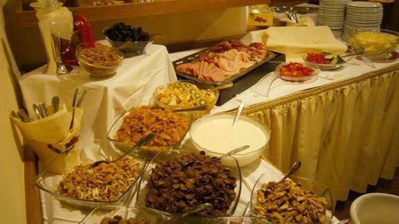 Frühstücksbuffet - Gästeheim Anna - Huben