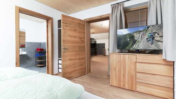 Edelweiß_Schlafzimmer_Ausblick - Apart Hoamatgfühl - Längenfeld