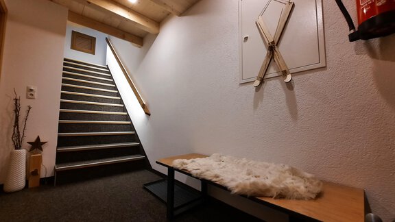 Stiegenaufgang zur Ferienwohnung - Haus Helene Prantl - Längenfeld