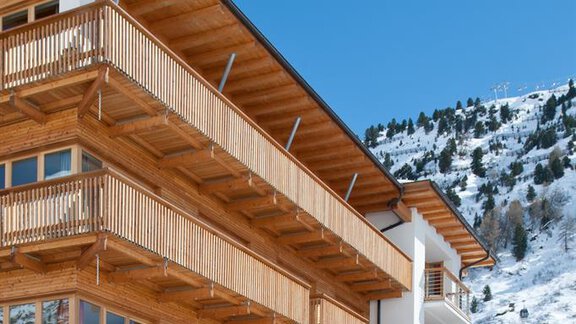 A modern chalet in the mountains, surrounded by snow. The blue sky above the wooden building creates an inviting atmosphere. - Haus Alpenblick - Obergurgl  | © Haus Alpenblick, Fam. Scheiber