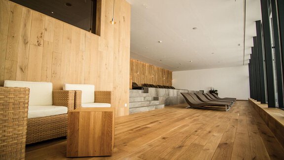 A modern spa with wooden paneling and comfortable loungers. The room exudes tranquility and relaxation. - Schönblick Gurgl - Obergurgl 