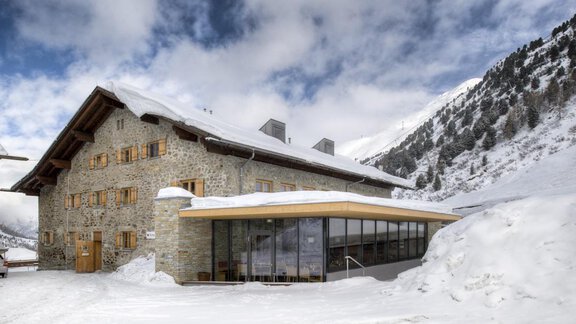 Universitätszentrum Parkplatzsicht - Universitätszentrum Obergurgl - Obergurgl 