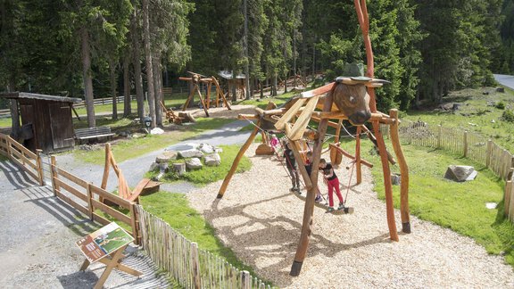 Waldspielplatz in Ochsengarten - Ferienwohnungen Heiss - Ochsengarten | © Ötztal Tourismus