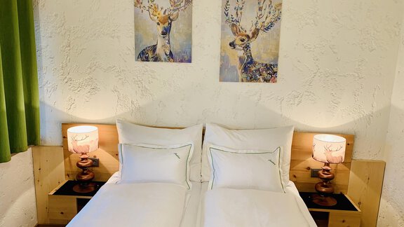 Zirbenholzbett Schlafzimmer Azalea - Appartement Azalea - Oetz