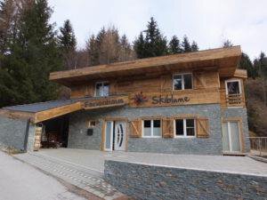 Hausansicht Sommer - Ferienhaus Skiblume - Oetz