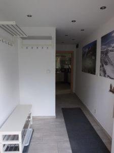 Flur mit Garderobe - Ferienhaus Skiblume - Oetz