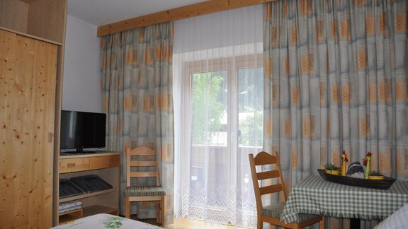 Sleeping room in the appartement Arnika - Gästehaus Pfausler - Oetz