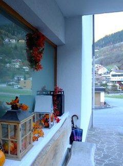 Außenansicht - Blick ins Dorf - Haus Alpengruß - Oetz