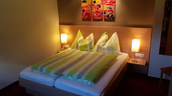 Schlafzimmer mit Doppelbett - Haus Isabella TOP 1 - Oetz