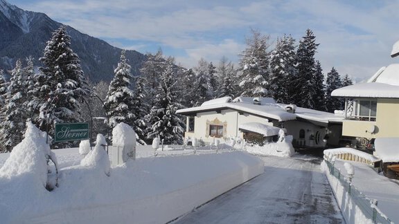 Zufahrt Winter - Haus Sterner - Oetz