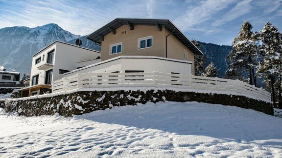 Landhaus Ambach von vorne - Landhaus Ambachhof - Oetz