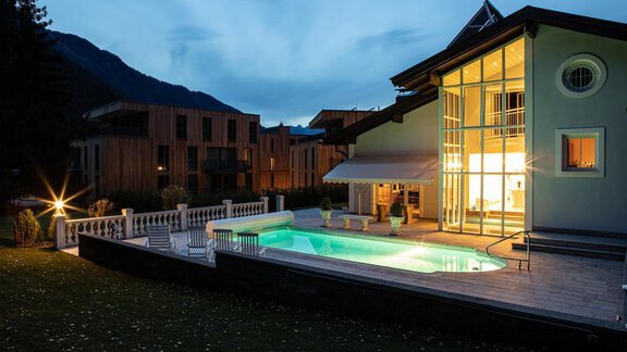 Hausansicht Nacht - Villa 10 - Oetz
