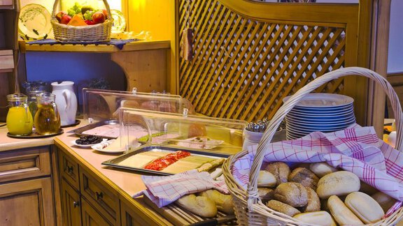 Frühstücksbuffet - Apparthotel Riina - Sautens | © GJI 2017