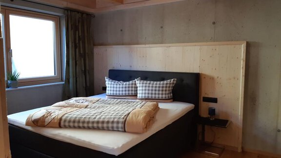 Doppelzimmer mit französischem Bett - das Blockhittle - Sautens