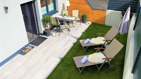 Garten/ Terrasse von der Seite - Easy Living Apartment Ötztal - Sautens