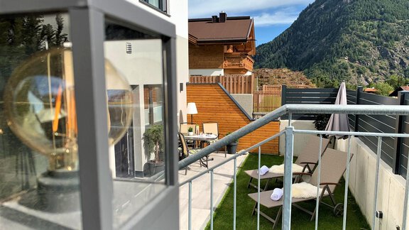 Stiege in den Garten - Easy Living Apartment Ötztal - Sautens