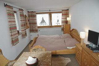 Zweites Schlafzimmer mit WC/Dusche - Urlaub bei der Kräuterpädagogin - Sautens