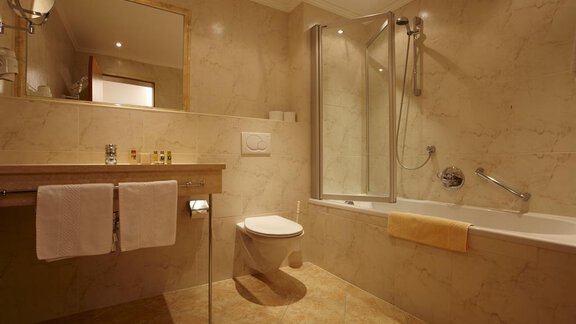 Badezimmer Fichte und Zirbe - Alpengasthof Grüner - Sölden