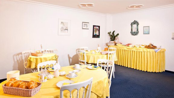 Frühstücksraum mit Buffet - Garni Jaqueline - Sölden