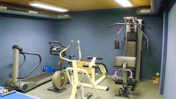 Fitnessraum mit Tischtennisplatte - Hotel Garni Hainbacherhof - Sölden