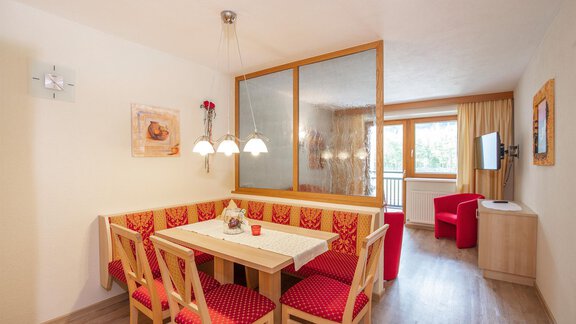Essbereich & Wohnzimmer - Trofana Appartements - Sölden
