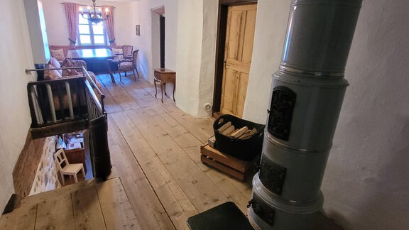 Flur OG mit Ofen - Ansitz Ötztal - Umhausen