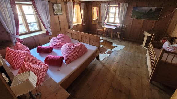 Rotes Schlafzimmer OG (1) - Ansitz Ötztal - Umhausen