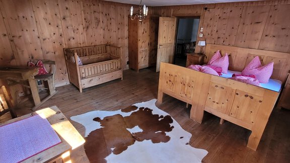 Rotes Schlafzimmer OG (2) - Ansitz Ötztal - Umhausen