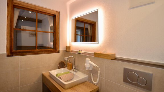 Badezimmer vom Dreibettzimmer - Apart Marie-Therese Ötztal - Umhausen