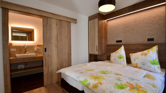 Doppelzimmer mit Badezimmer - Apart Marie-Therese Ötztal - Umhausen