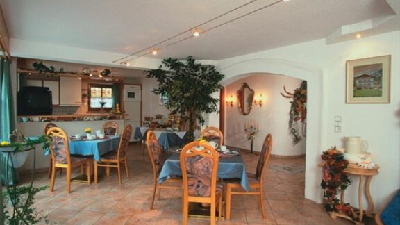 Frühstücksraum - Ferienwohnung Haus Romantika - Umhausen