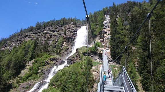 Stuibenfall nit Hängebrücke - Ferienwohnung Haus Romantika - Umhausen