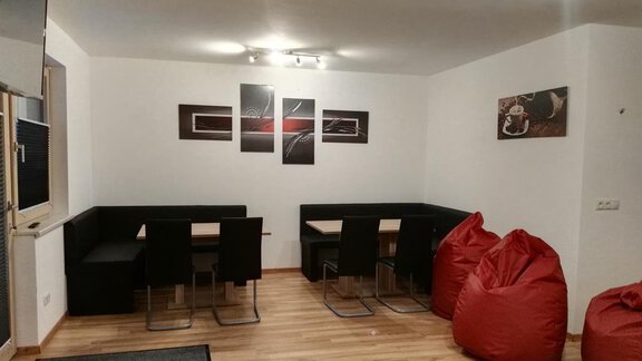 Wohn- und Essbereich - Ferienwohnung Mair - Umhausen