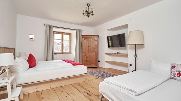 Schlafzimmer (2+1 Personen) - Ferienwohnungen Marbergerhaus - Umhausen