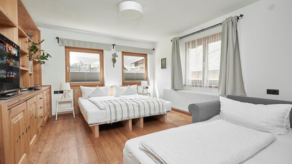 Schlafzimmer (2+1 Personen) - Ferienwohnungen Marbergerhaus - Umhausen
