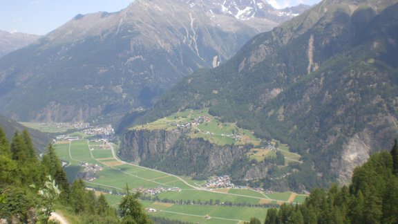 Berbblick auf Burgstein, Runhof und Längenfeld - Alpenpension Höfler - Huben