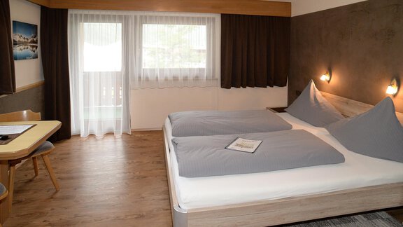Schlafzimmer 2 - Haus Alpina Huben - Huben
