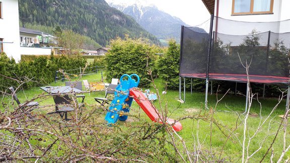 Sitzmöglichkeiten zum Verweilen - Honzar Hof - Längenfeld