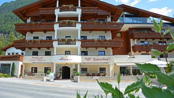 Hotel Stern Außenansicht - Längenfeld